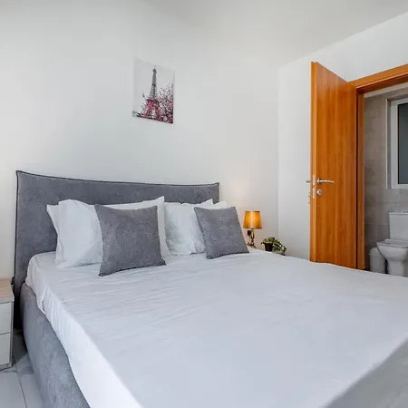 New ! Sant Anna Residences, Apt 5 By Sf Homes *