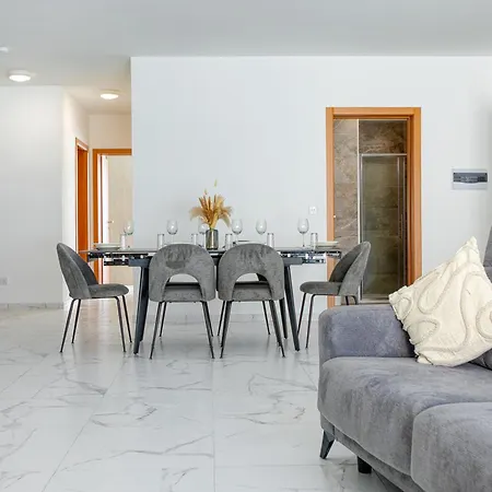 アパート New ! Sant Anna Residences, 5 By Sf Homes マルサスカーラ