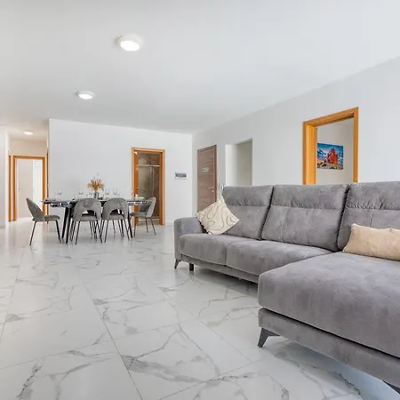 New ! Sant Anna Residences, 5 By Sf Homes * マルサスカーラ